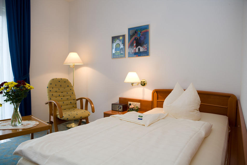 Central Inn Hotel Garni Eppelborn Room photo