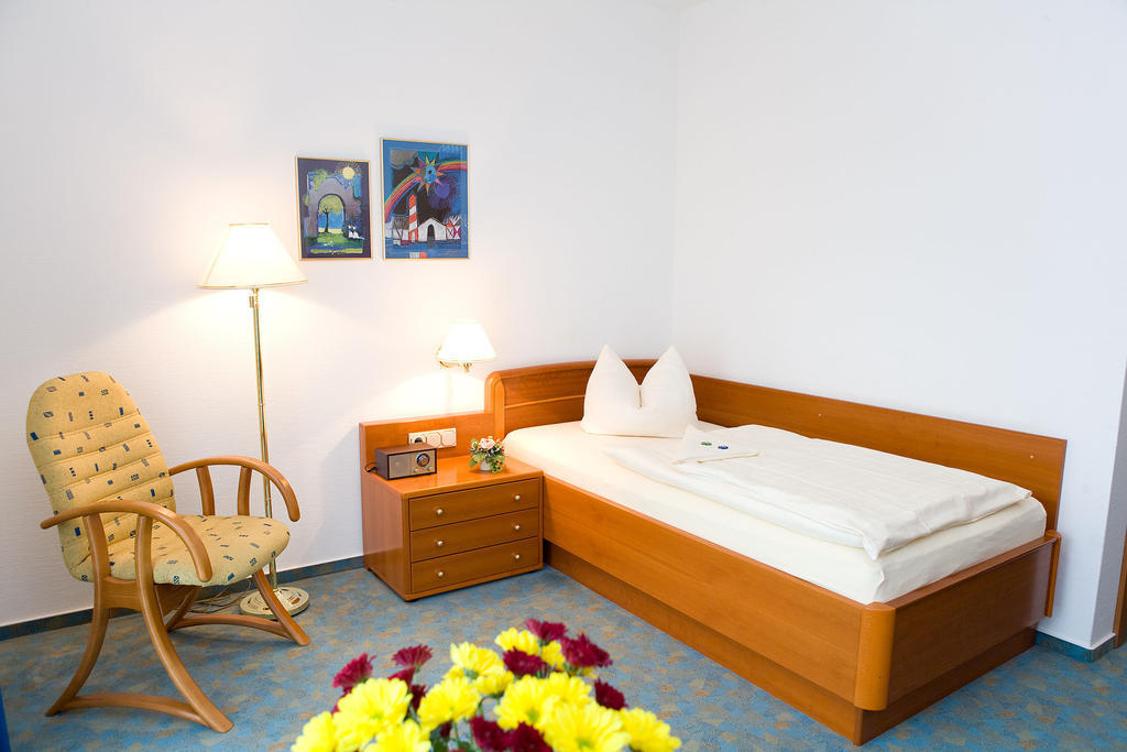 Central Inn Hotel Garni Eppelborn Room photo